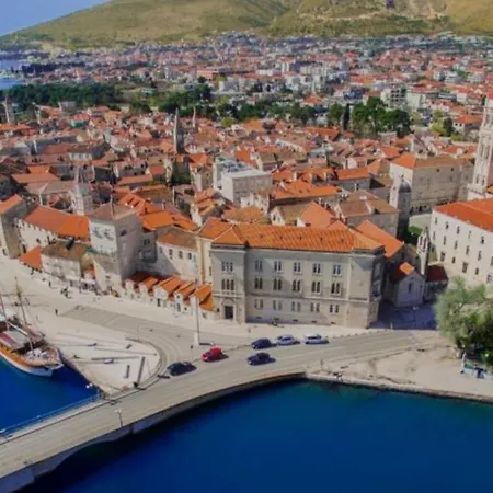 Grdelin Apartment Trogir